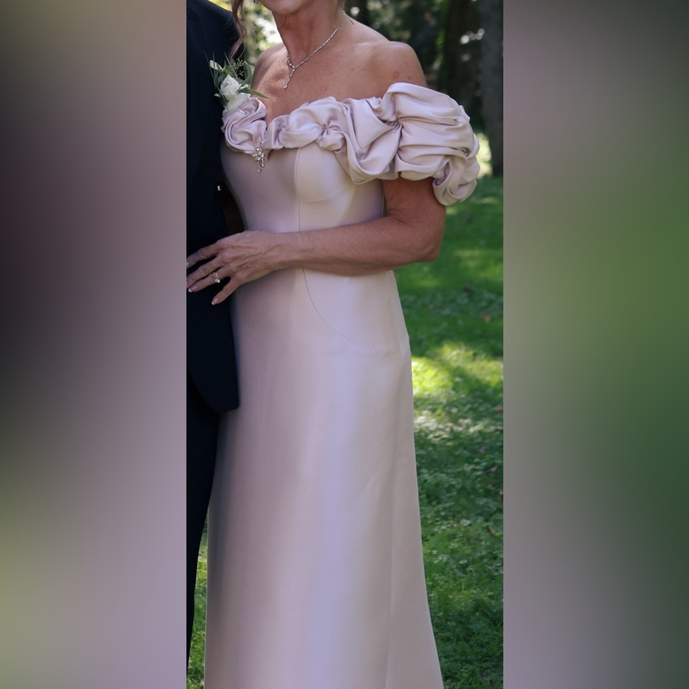 Chic Strapless Dress in Cream